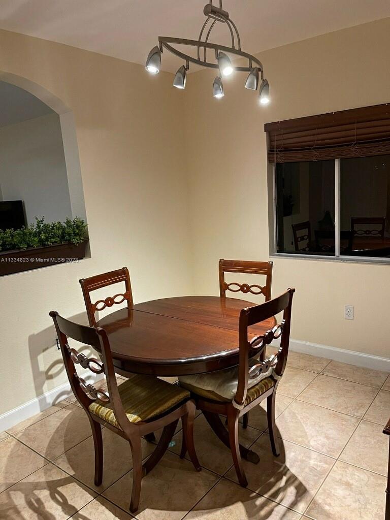 EMERALD LAKES - Residential