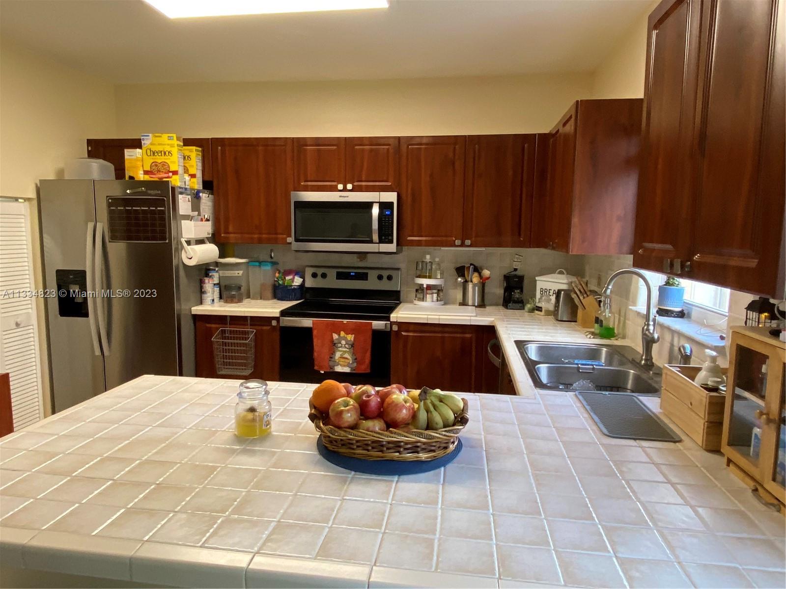 EMERALD LAKES - Residential