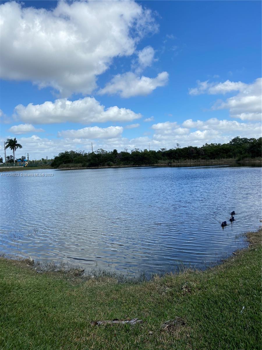 EMERALD LAKES - Residential