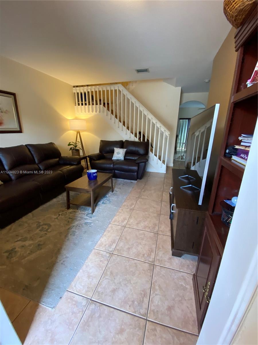 EMERALD LAKES - Residential