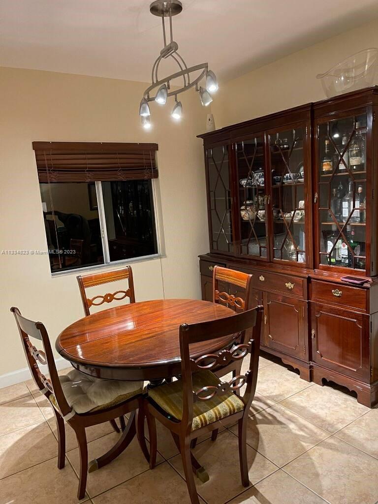 EMERALD LAKES - Residential