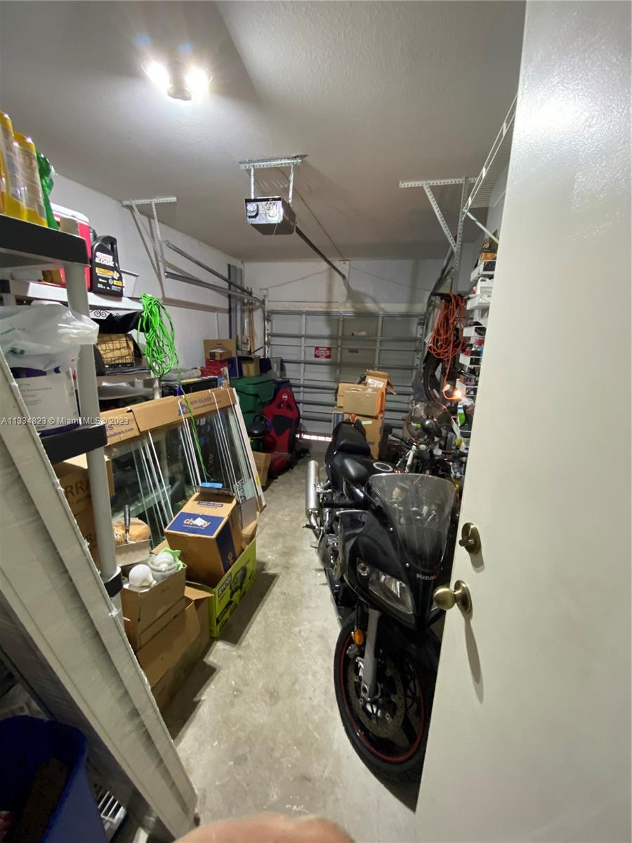 EMERALD LAKES - Residential