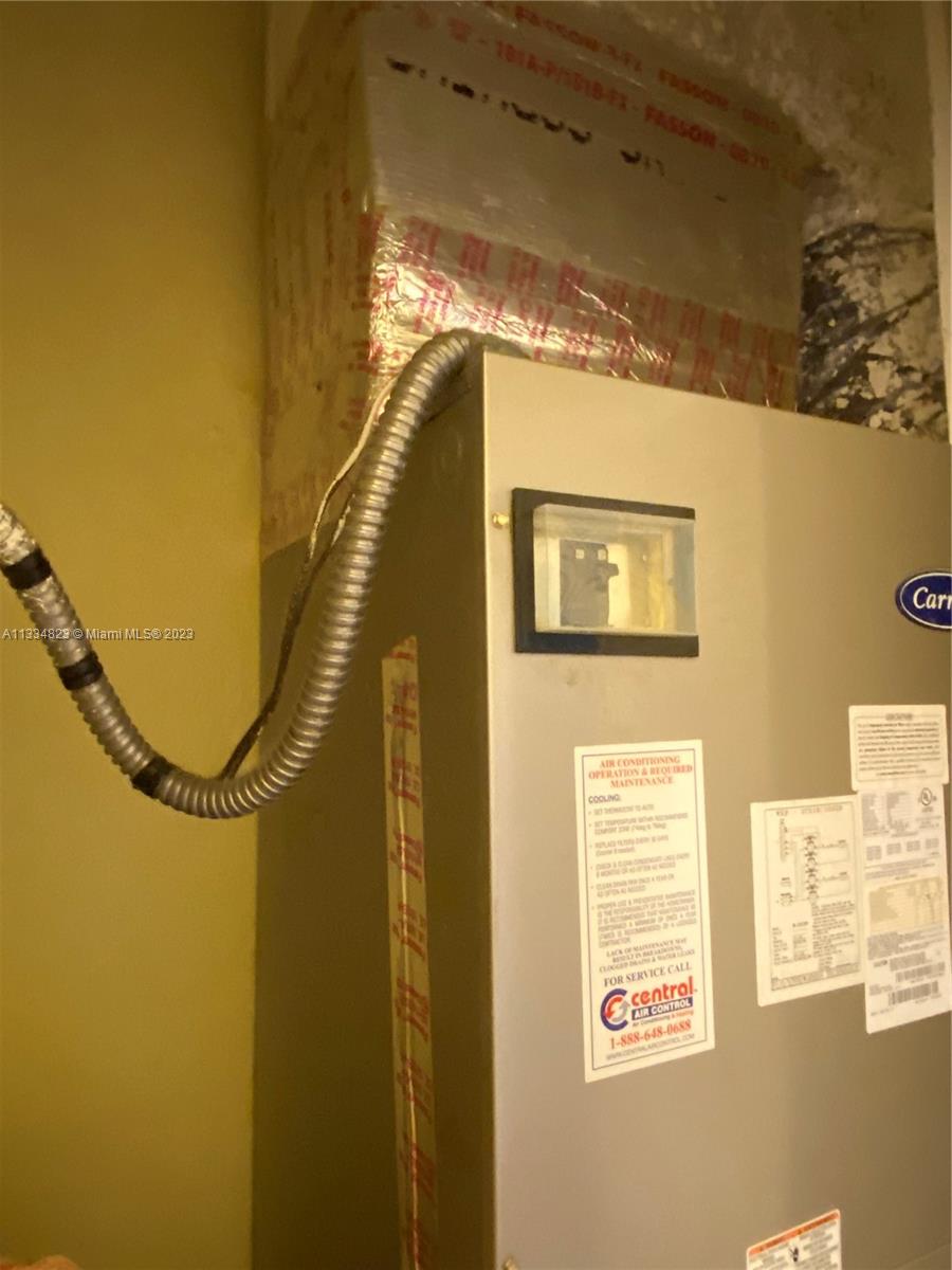 EMERALD LAKES - Residential