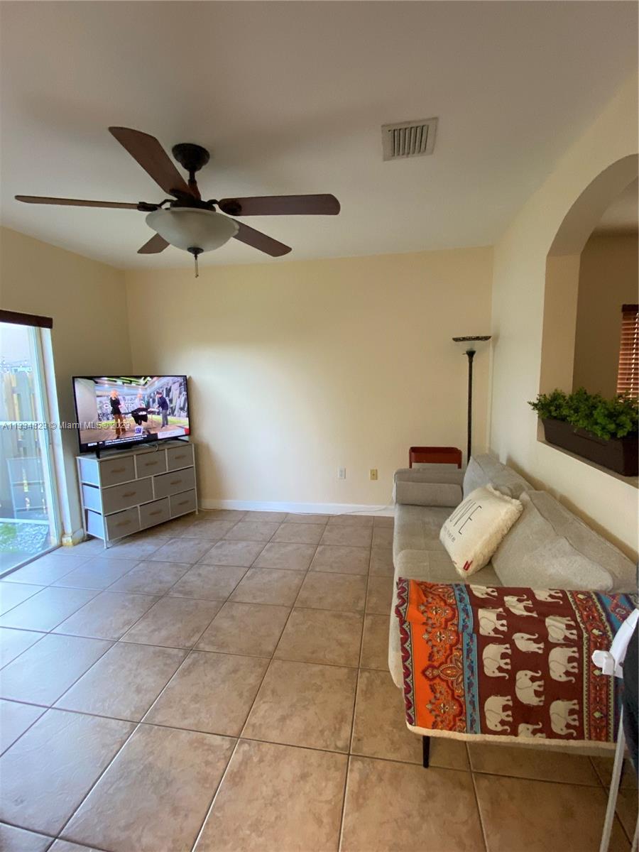 EMERALD LAKES - Residential