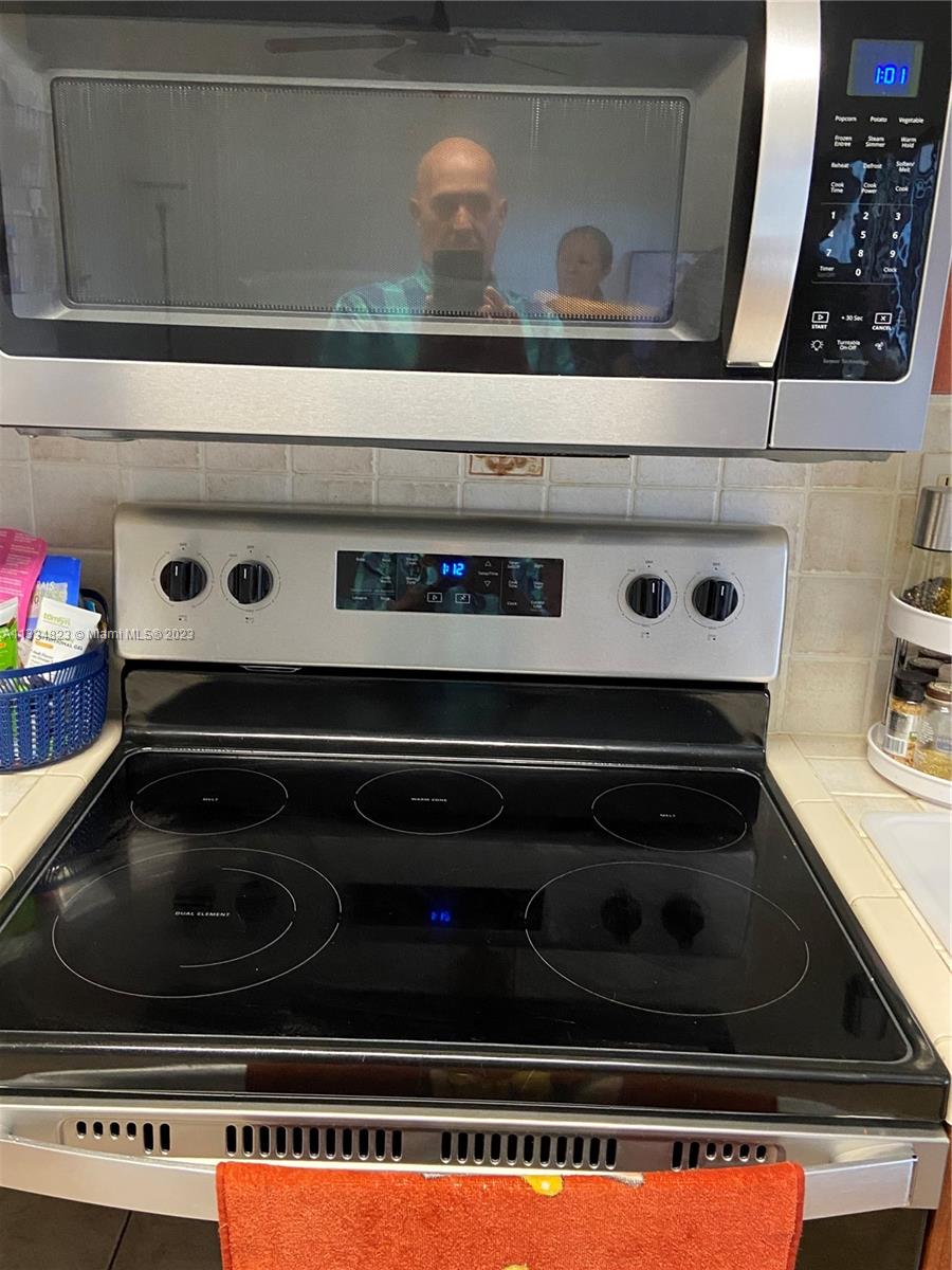 EMERALD LAKES - Residential