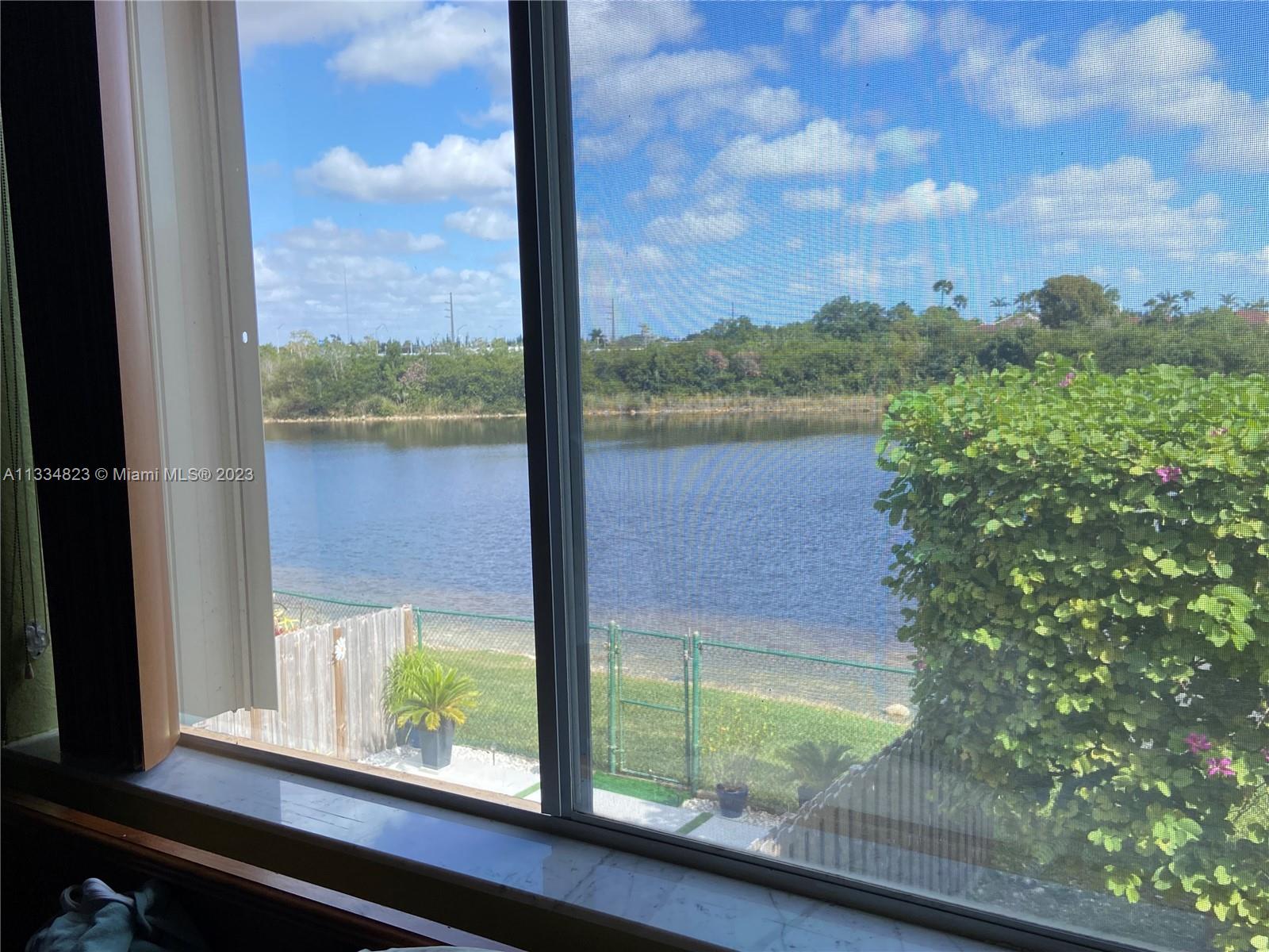 EMERALD LAKES - Residential