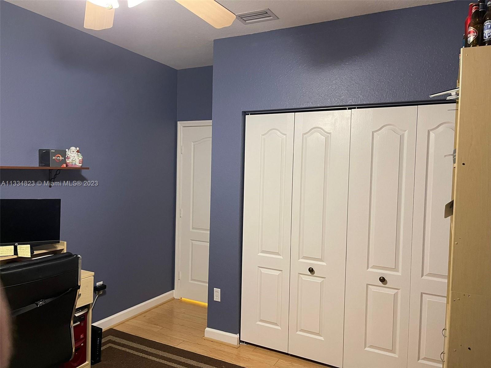 EMERALD LAKES - Residential