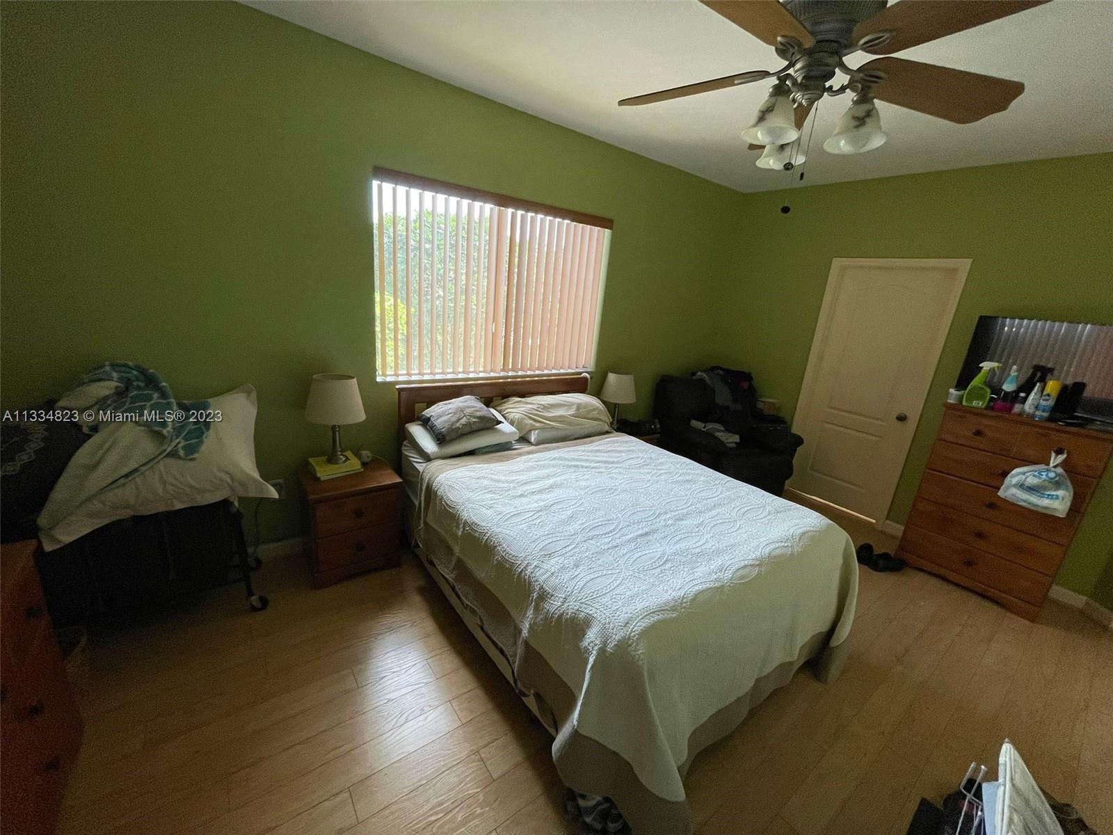 EMERALD LAKES - Residential