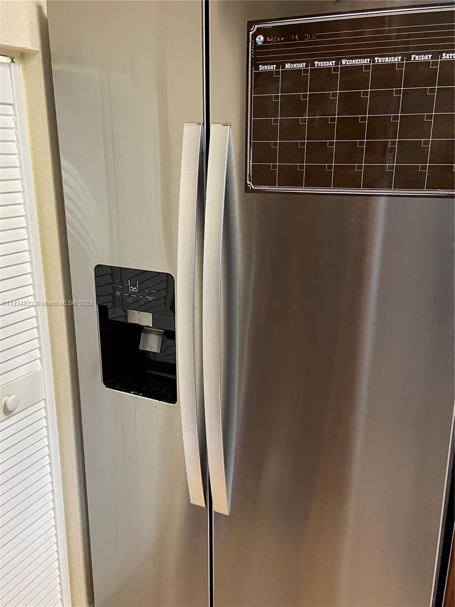 EMERALD LAKES - Residential