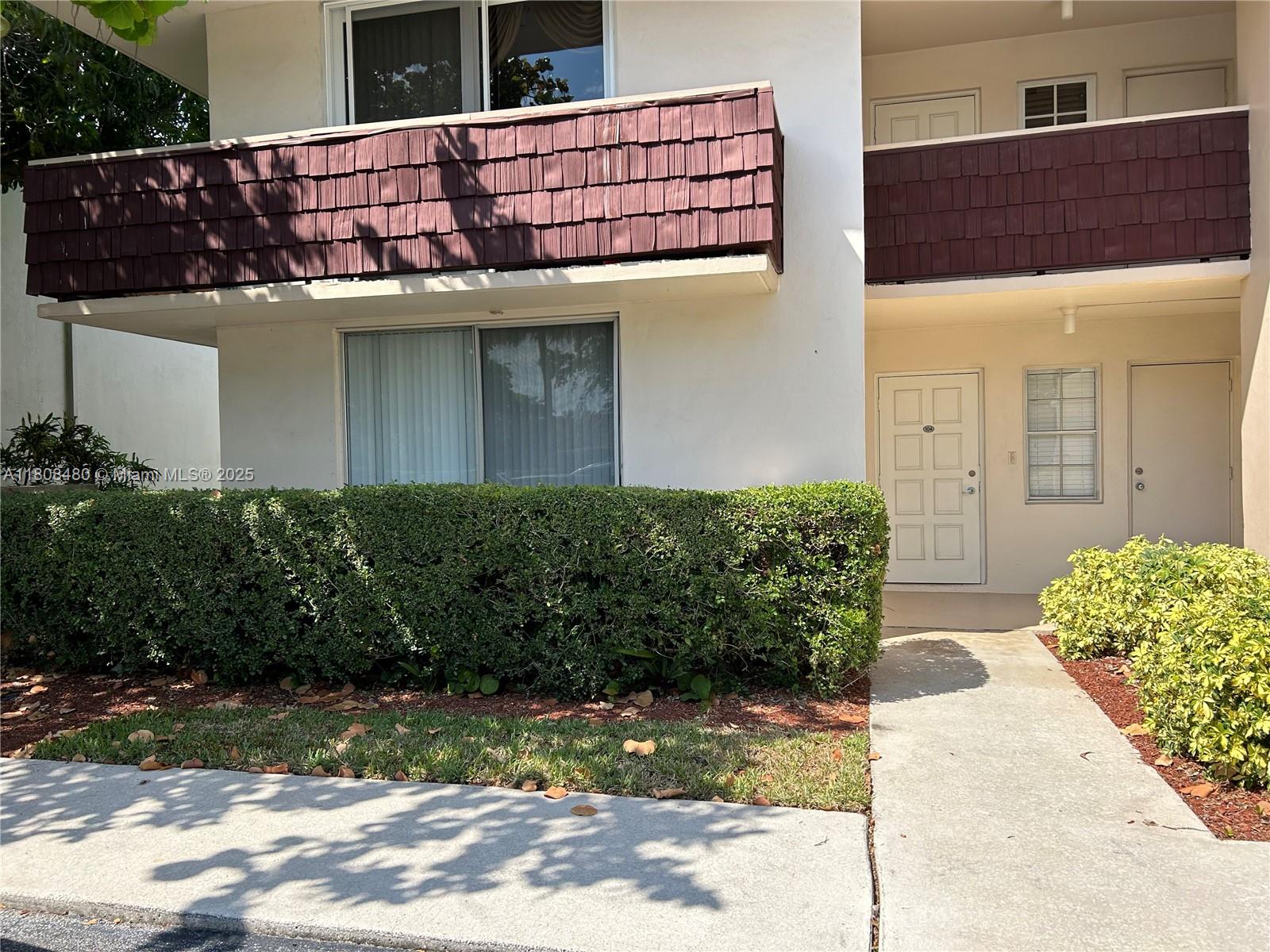 2701 Palm Aire Dr 104