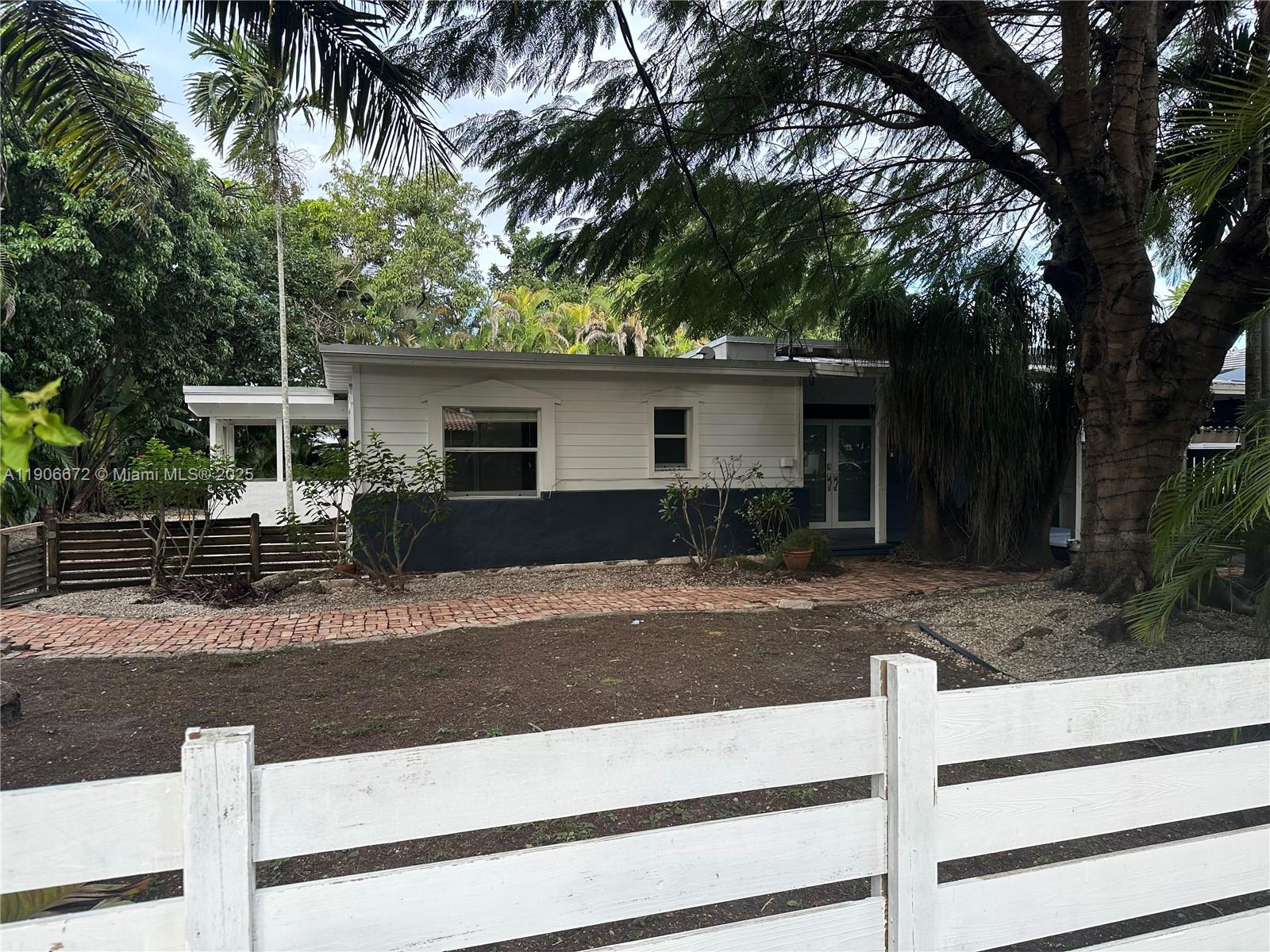 PALM MIAMI AMD - Residential Lease