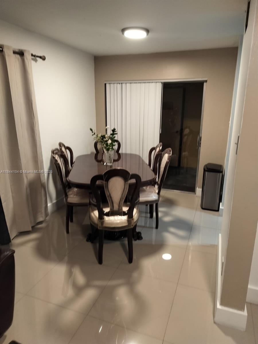 2/2 apartment for rent on the second floor with washer & dryer inside, 2 assigned parking spaces, and a community with a lot of amenities. The apartment features 2 spacious bedrooms, 2 fully equipped bathrooms, and a friendly community with amenities such as a pool, gym, party room, playground, and 24-hour security. The location is convenient, close to shopping, restaurants, and public transportation. Contact us today to schedule a viewing