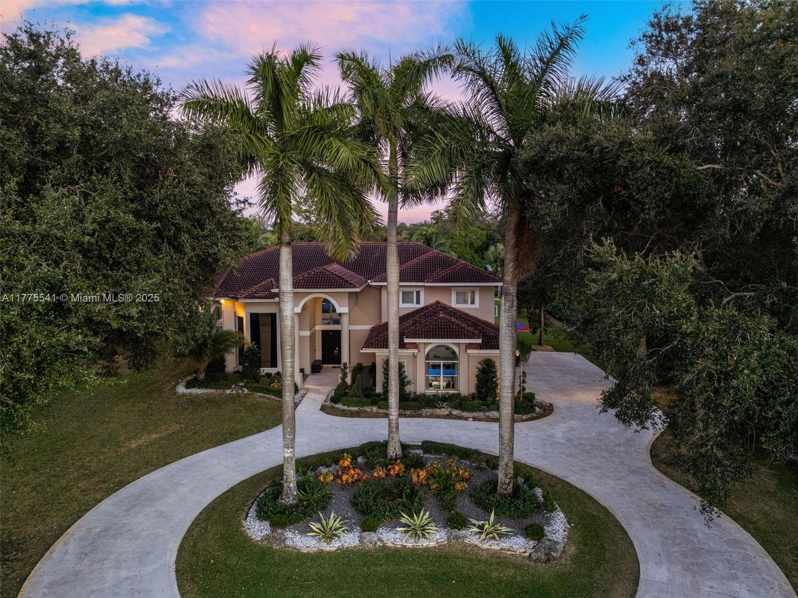 6114 NW 74th Ter
