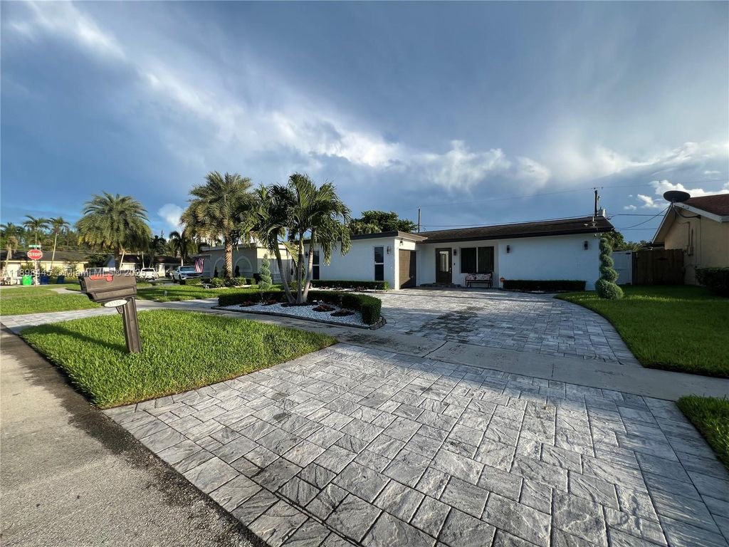 Photo of 11370 NW 46th Pl, Sunrise, FL 33323 (MLS # A11898445)