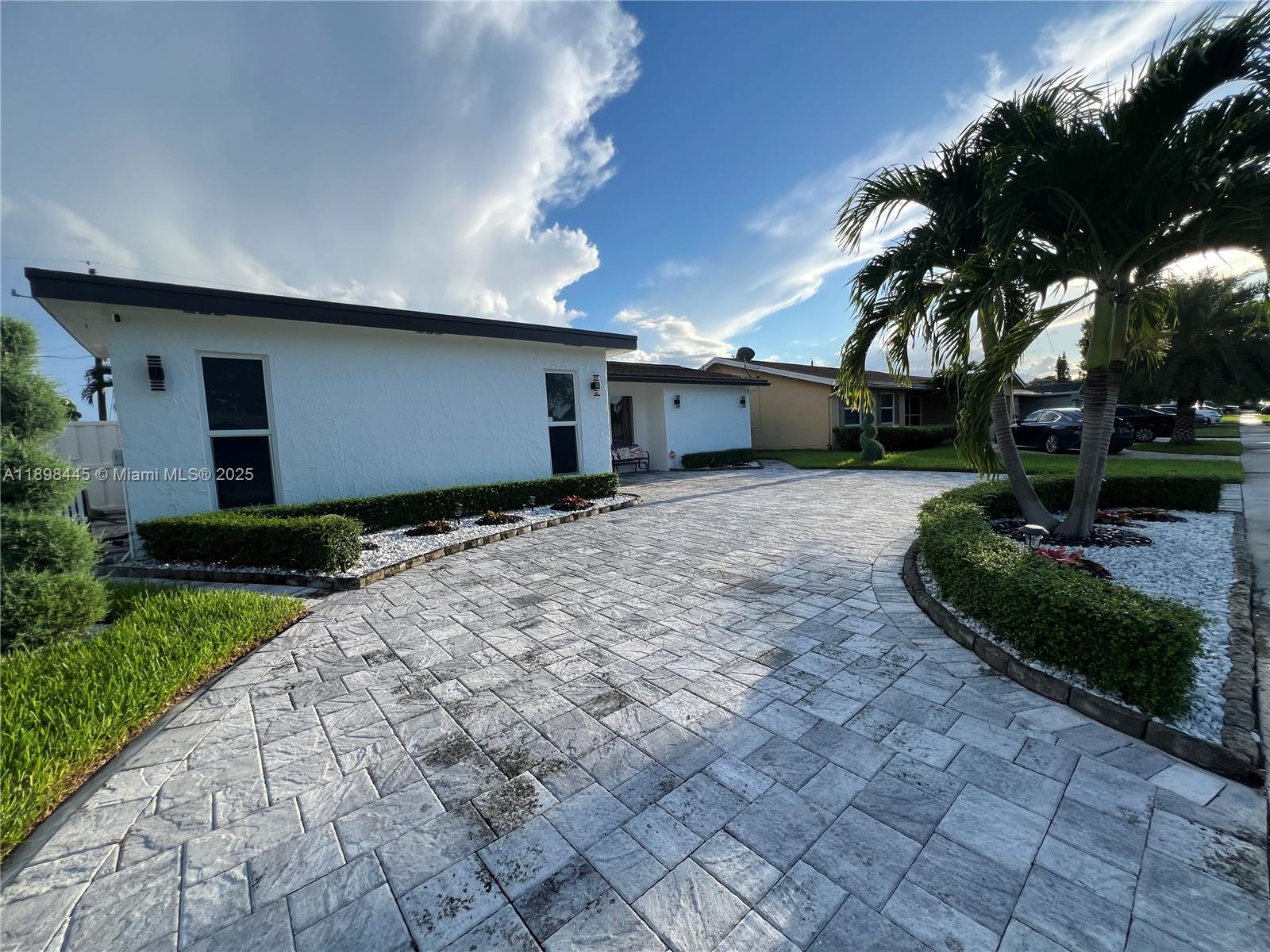 View photos, virtual tours, details... 11370 NW 46th Pl