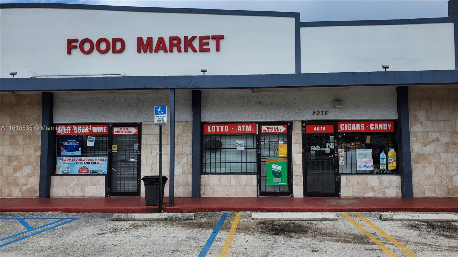 Main image without alt text