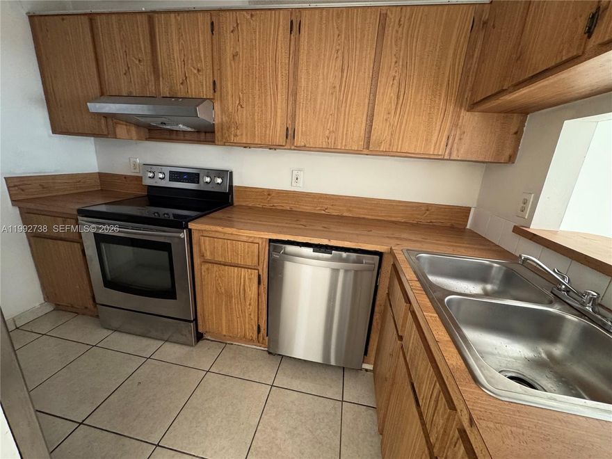 Amazing 2 bedroom, 2-bathroom updated, condo in Coral Springs. Updated Kitchen with new appliances. Amenities included: central air, central heat, dishwasher, pool, stainless steel appliance, updated kitchen, updated bathroom, washer dryer, gated community, gym, 650 required, playground, water included, and patio. Is pet friendly.