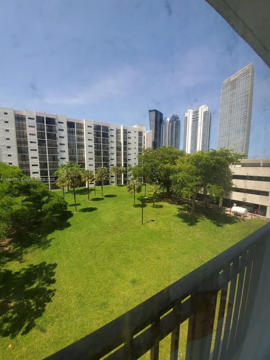 PLAZA OF AMERICAS CONDO P - Residential Lease