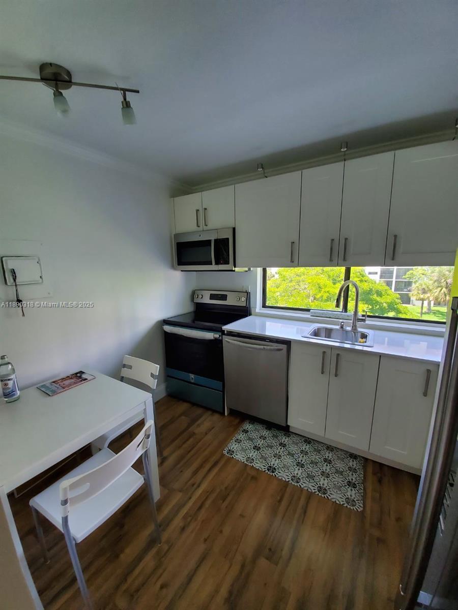 PLAZA OF AMERICAS CONDO P - Residential Lease