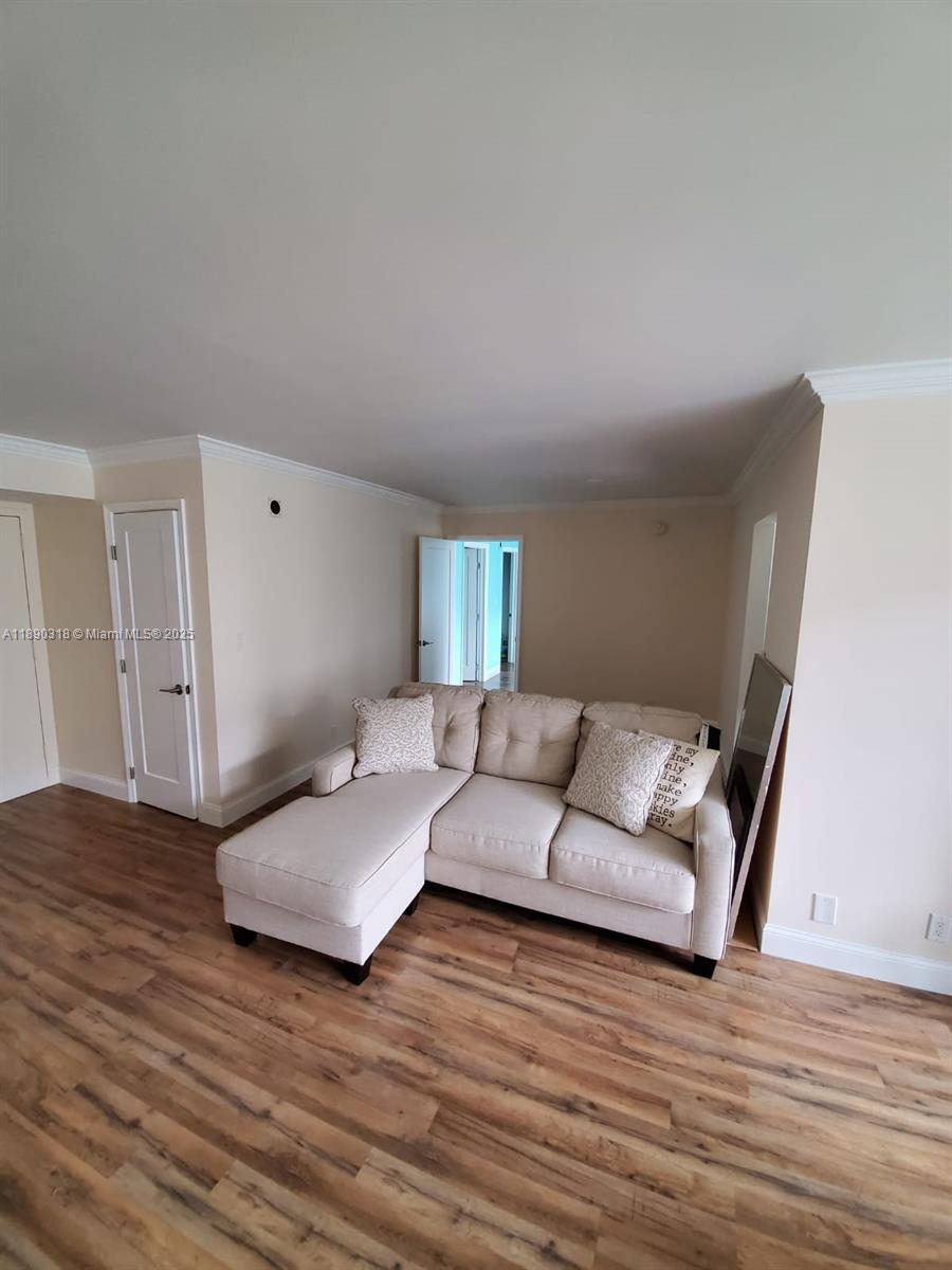 PLAZA OF AMERICAS CONDO P - Residential Lease