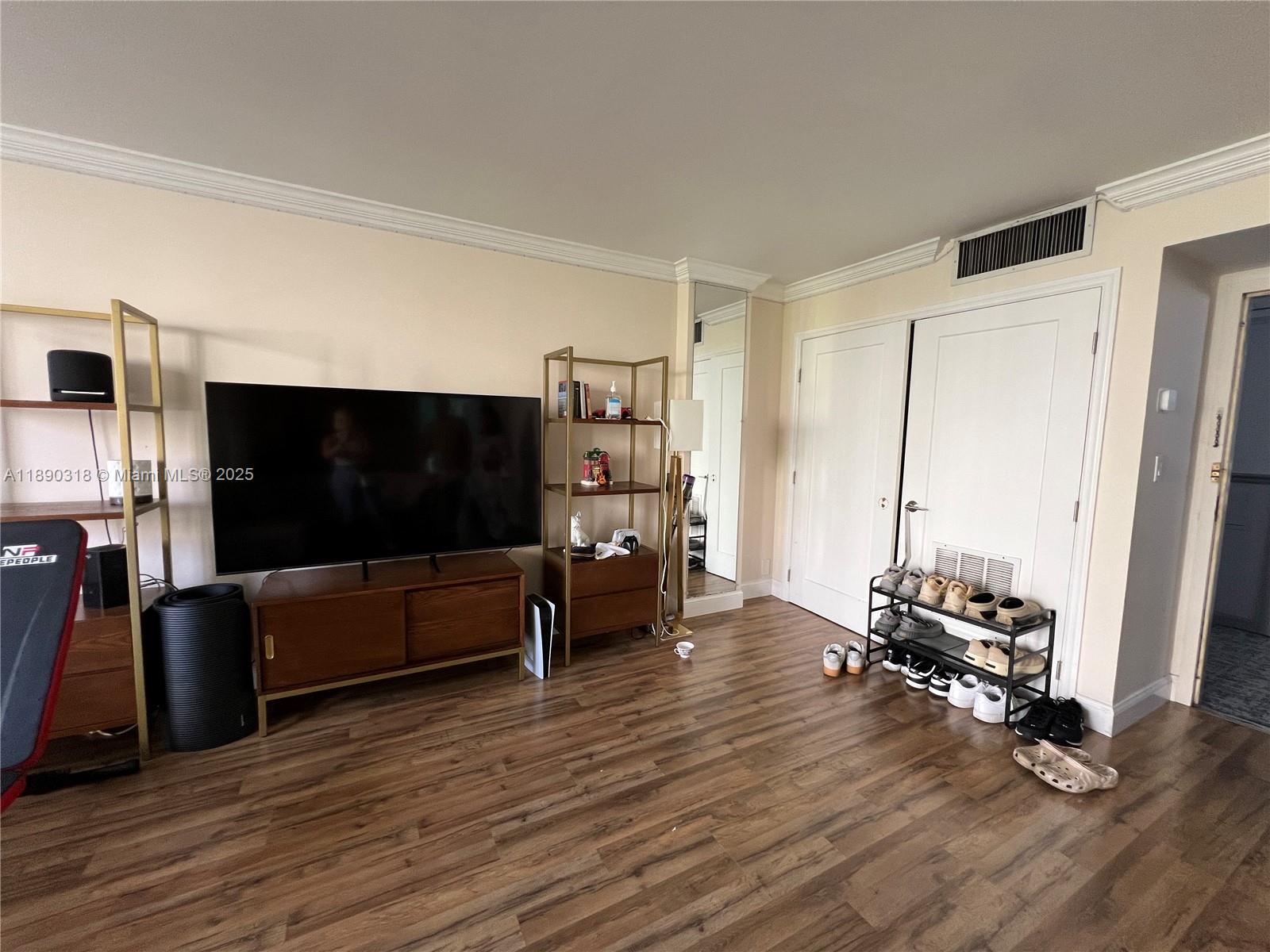 PLAZA OF AMERICAS CONDO P - Residential Lease