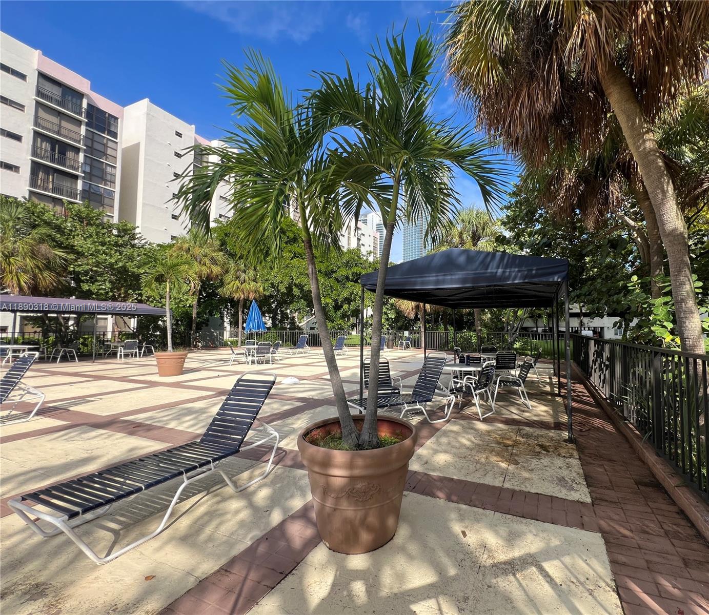 PLAZA OF AMERICAS CONDO P - Residential Lease