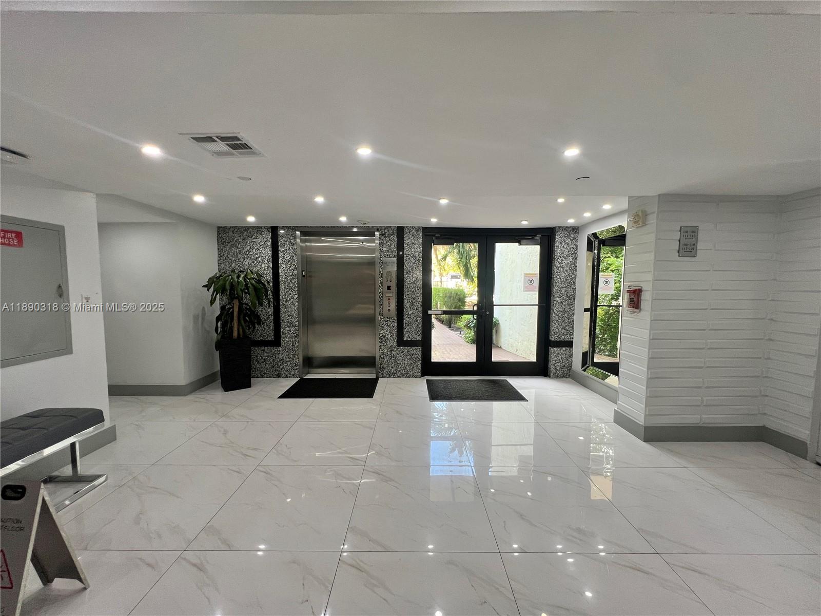 PLAZA OF AMERICAS CONDO P - Residential Lease