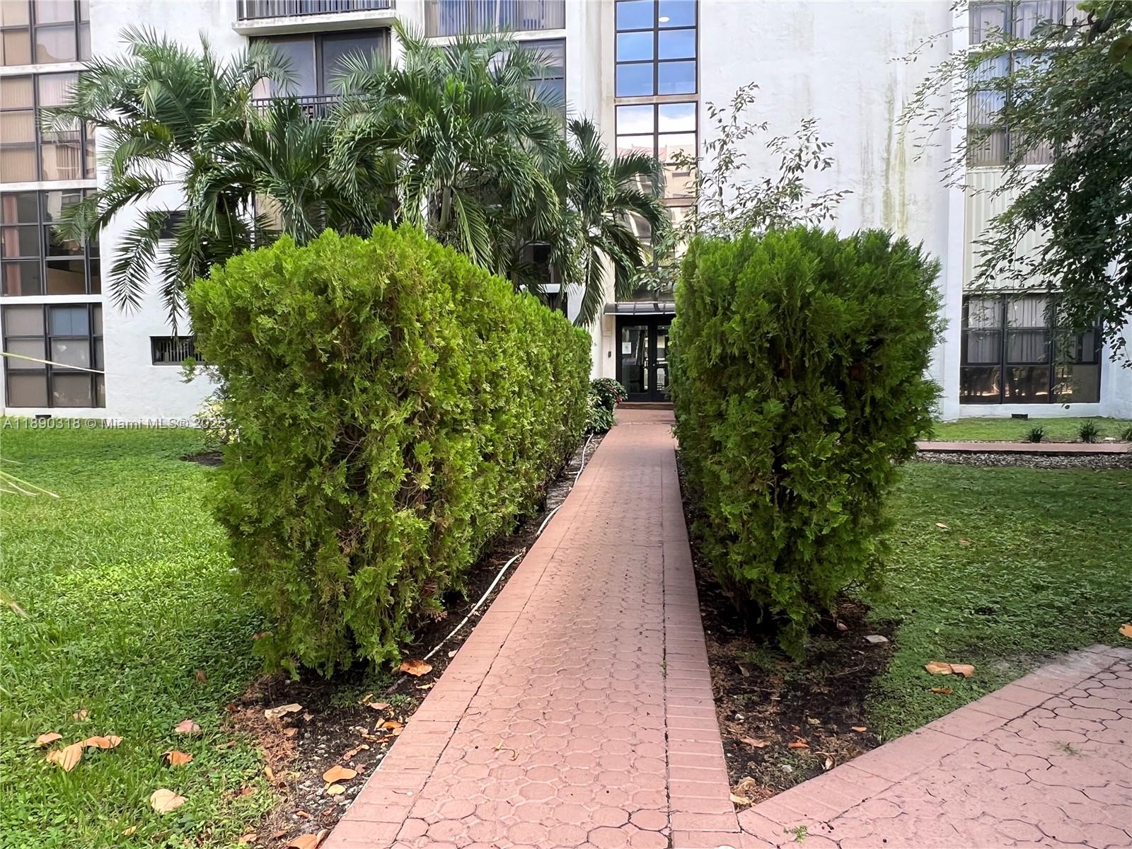 PLAZA OF AMERICAS CONDO P - Residential Lease