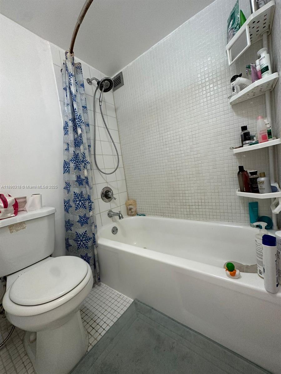 PLAZA OF AMERICAS CONDO P - Residential Lease
