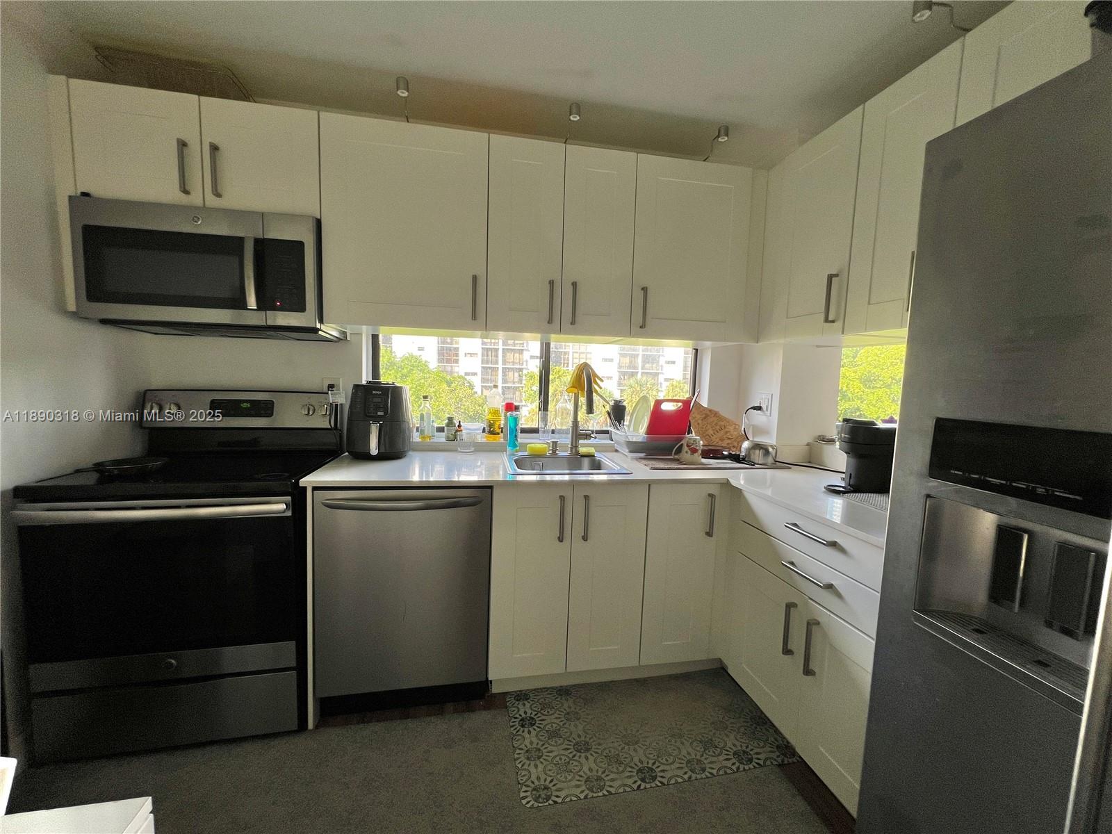 PLAZA OF AMERICAS CONDO P - Residential Lease