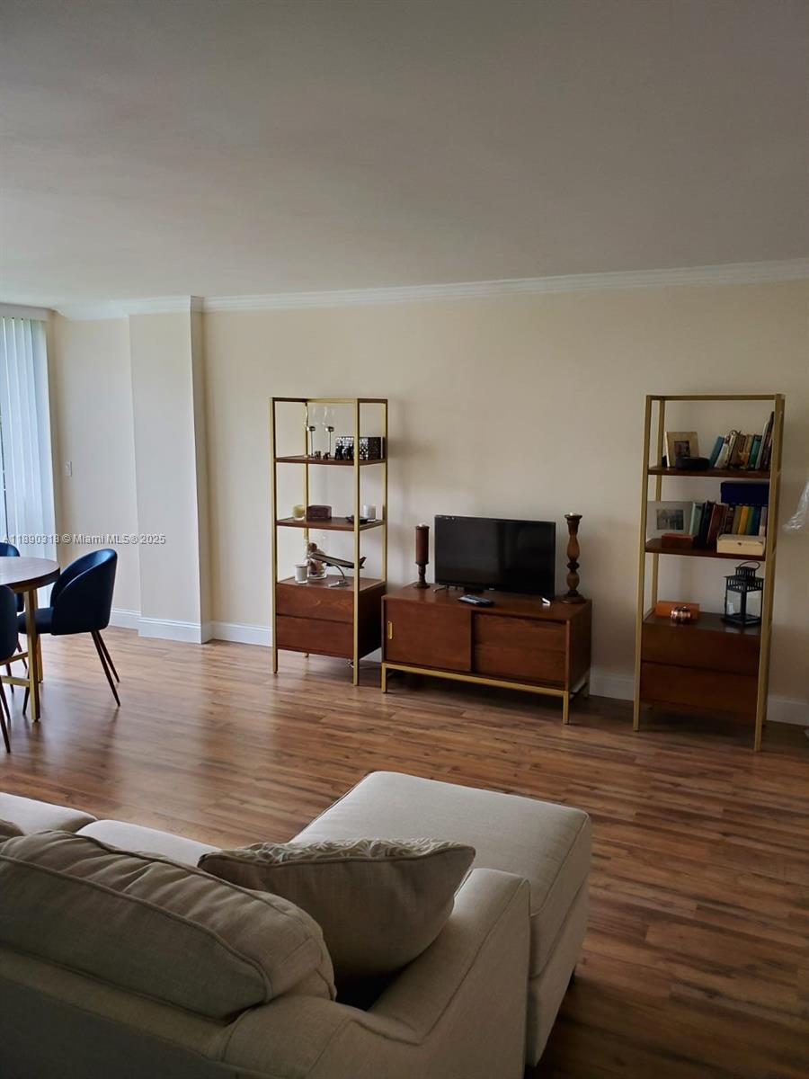 PLAZA OF AMERICAS CONDO P - Residential Lease
