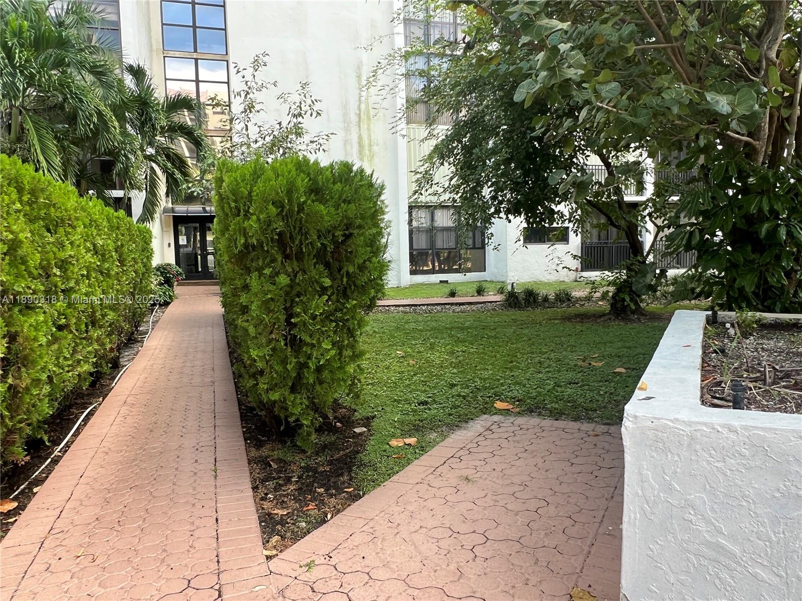 PLAZA OF AMERICAS CONDO P - Residential Lease