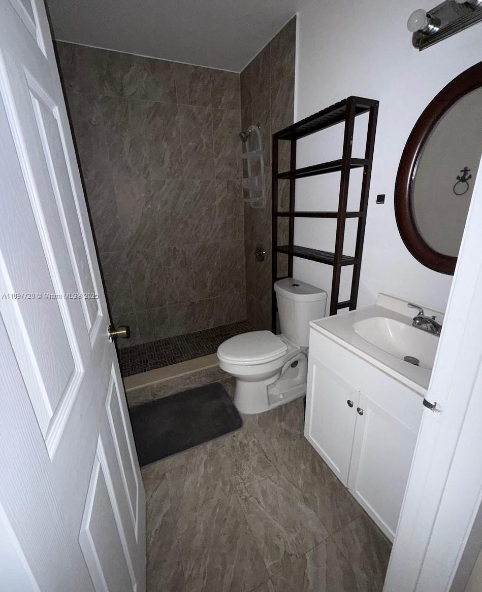 LOS PALACIOS I CONDO - Residential Lease