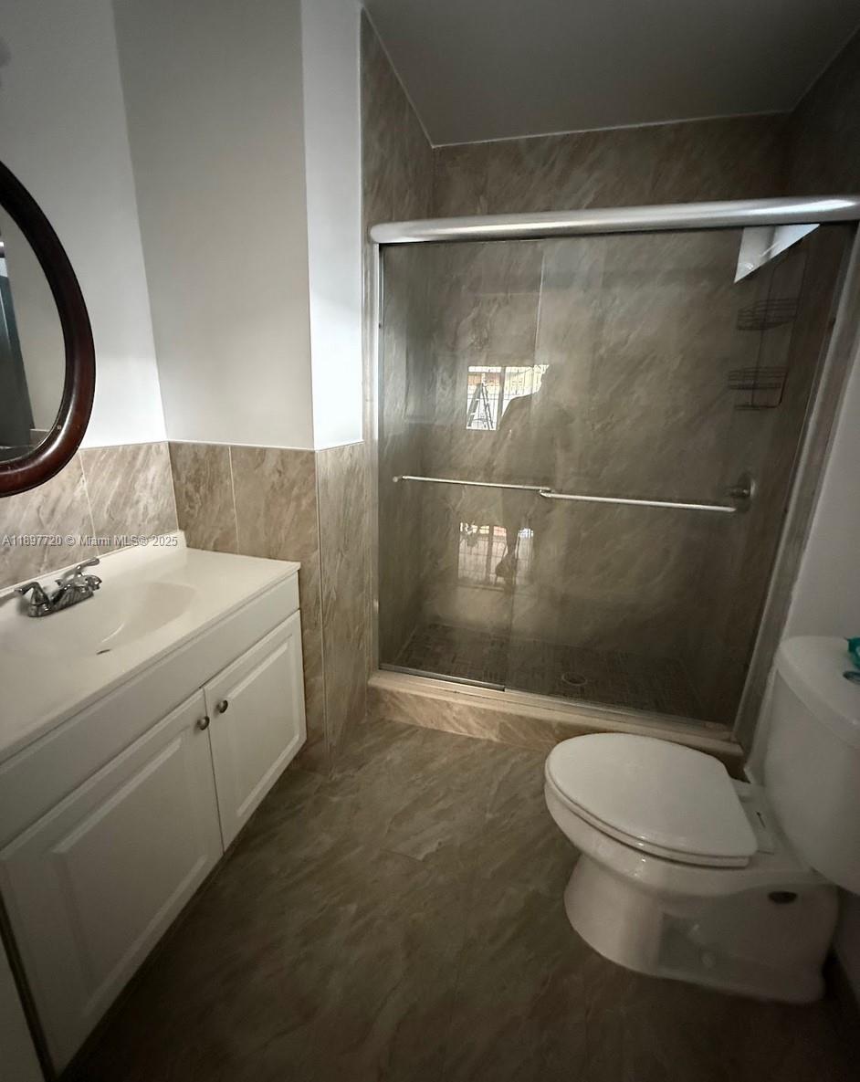 LOS PALACIOS I CONDO - Residential Lease