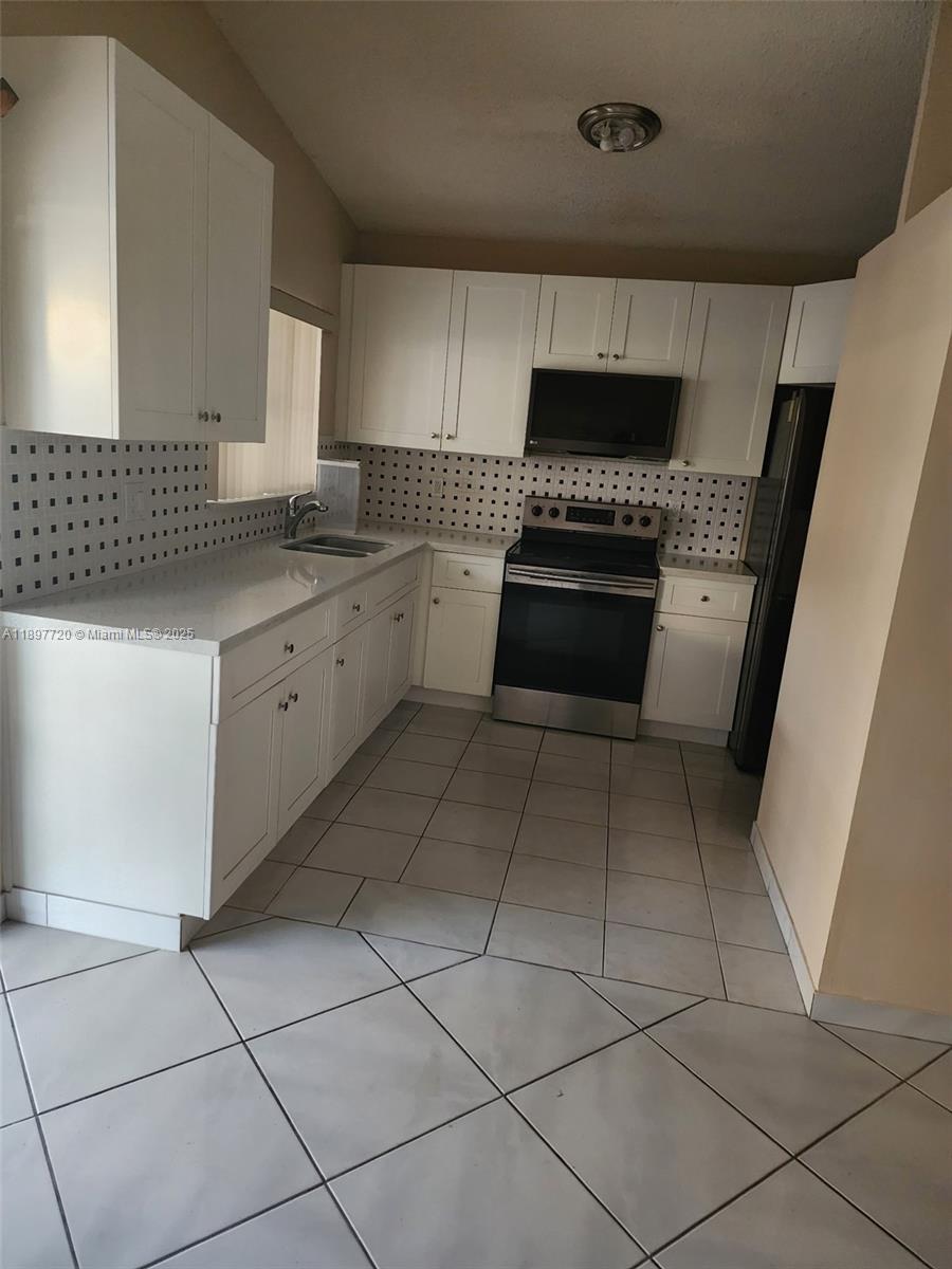 LOS PALACIOS I CONDO - Residential Lease