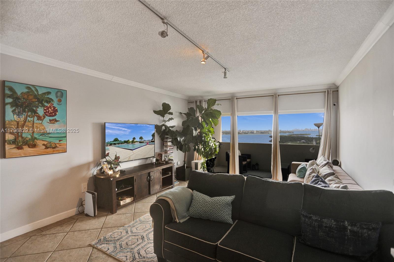 ARLEN HOUSE CONDO - Residential