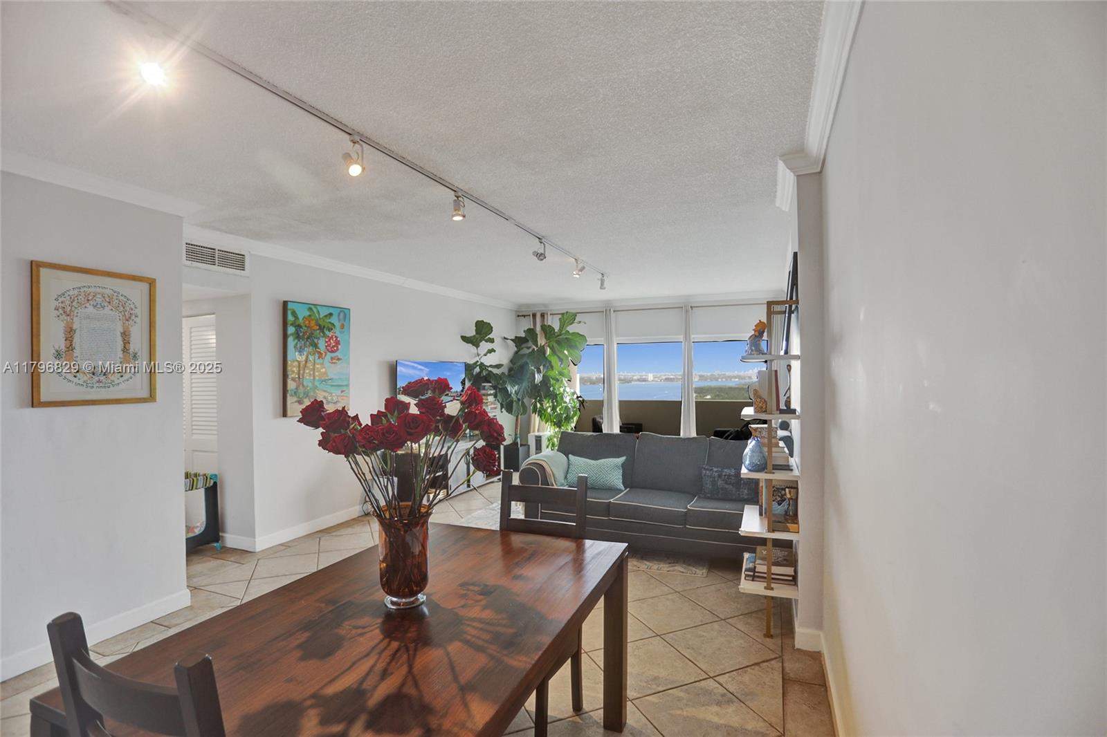 ARLEN HOUSE CONDO - Residential