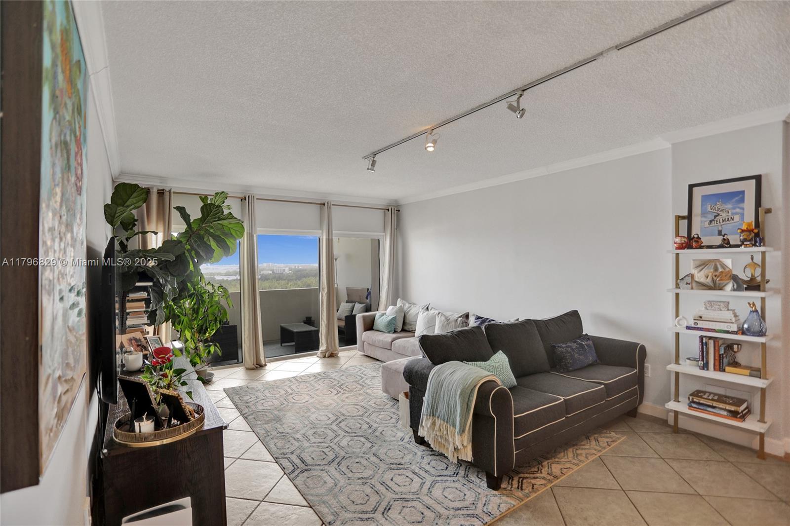 ARLEN HOUSE CONDO - Residential