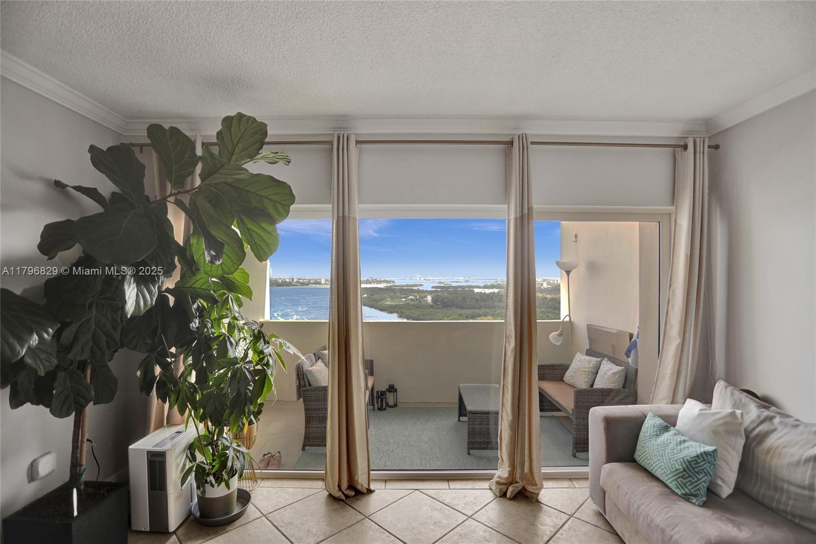 ARLEN HOUSE CONDO - Residential