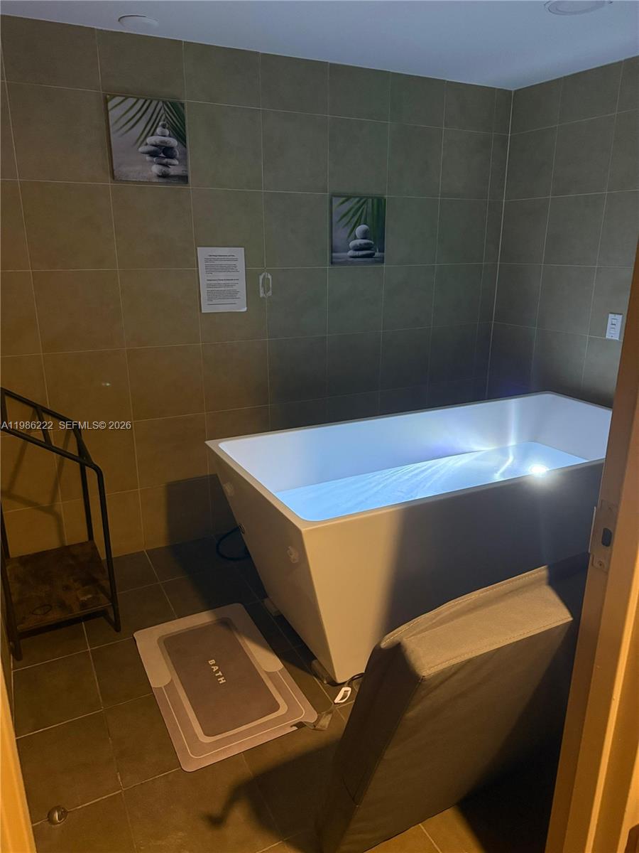 INFINITY AT BRICKELL COND - Residential