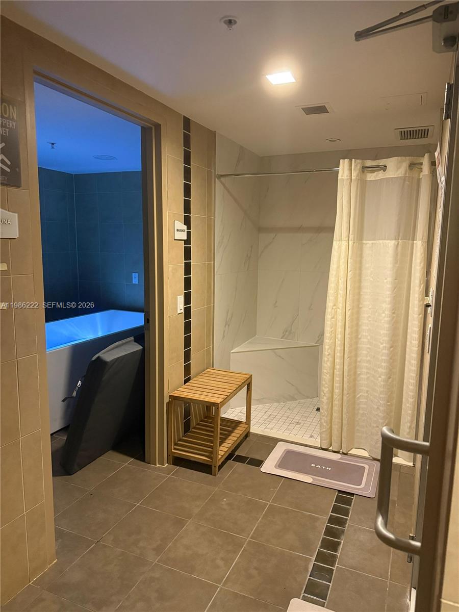 INFINITY AT BRICKELL COND - Residential