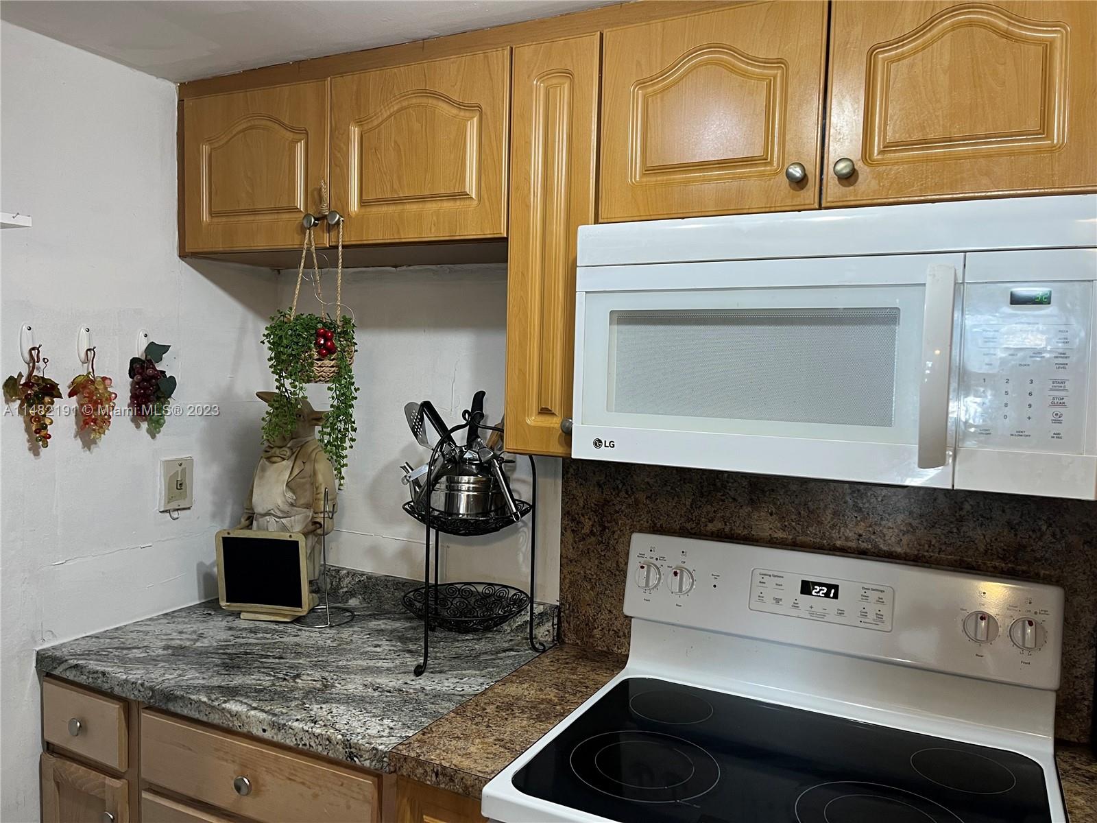 LAKE FOREST PARK CONDO VI - Residential