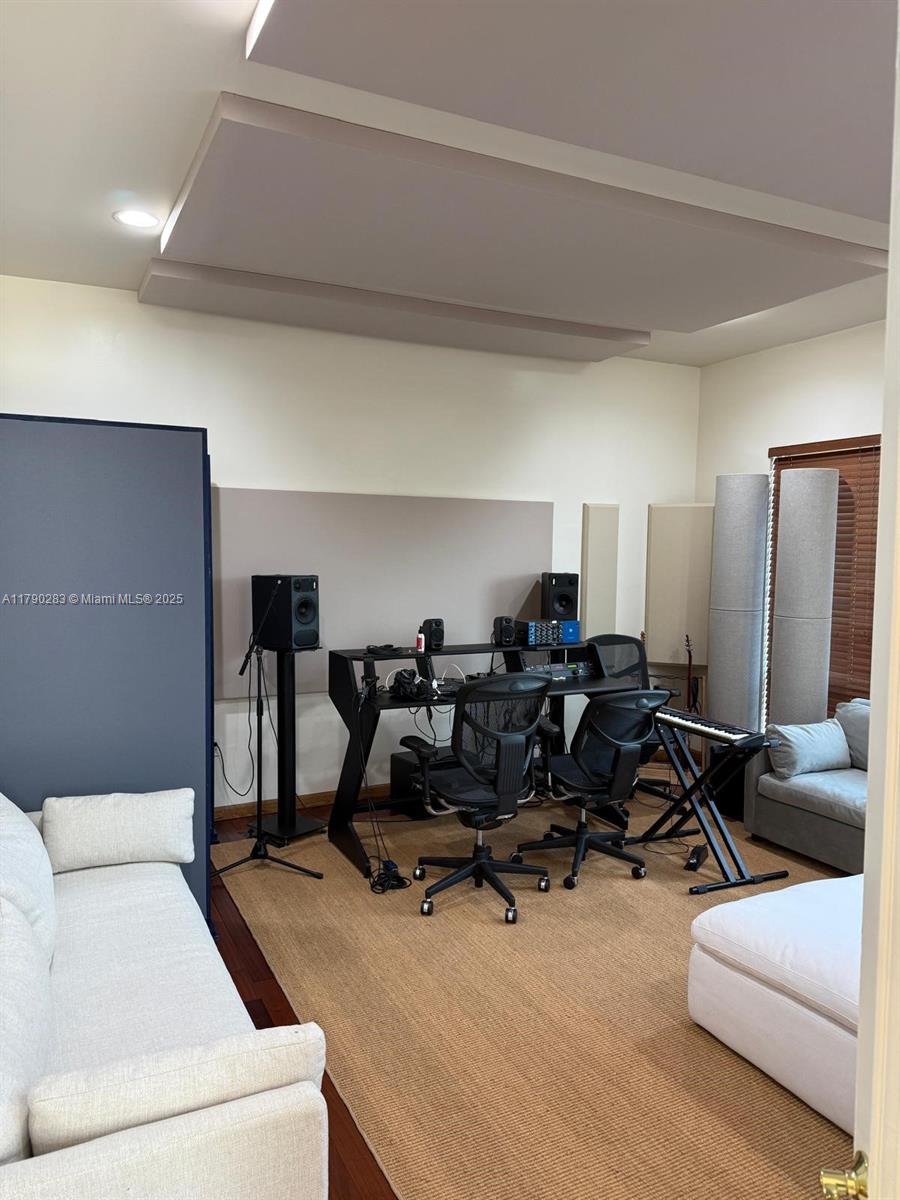 EASTERN SHORES - Residential Lease