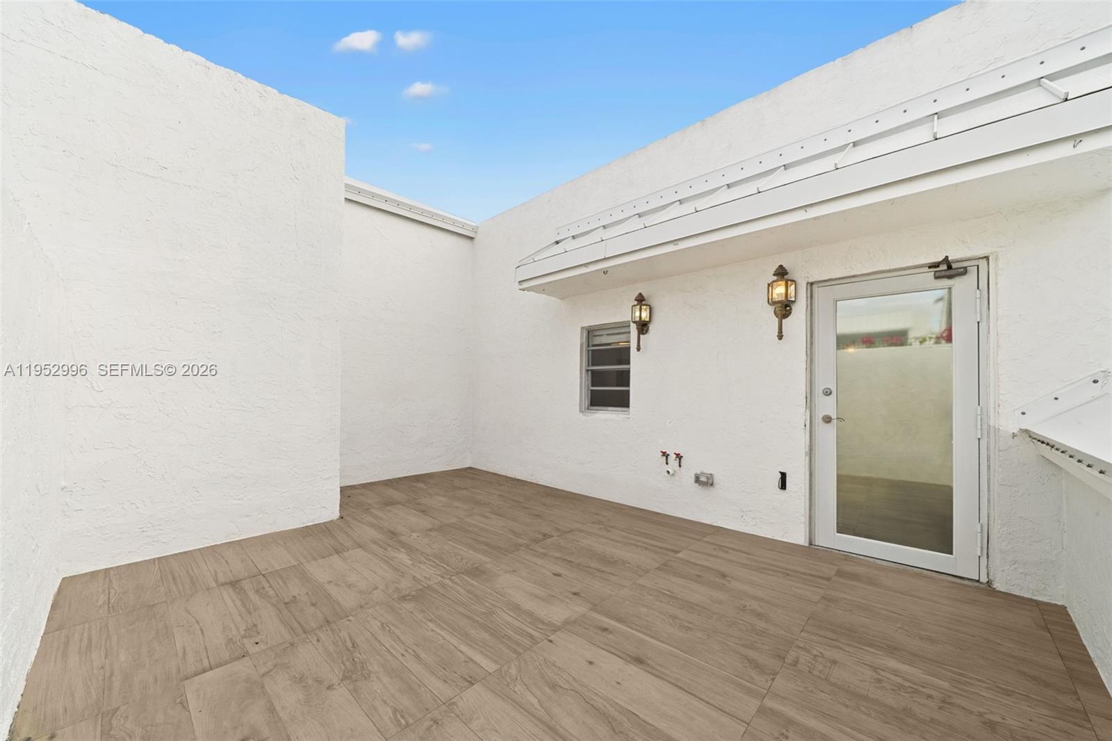 NIRVANA CONDO NO ONE COND - Residential