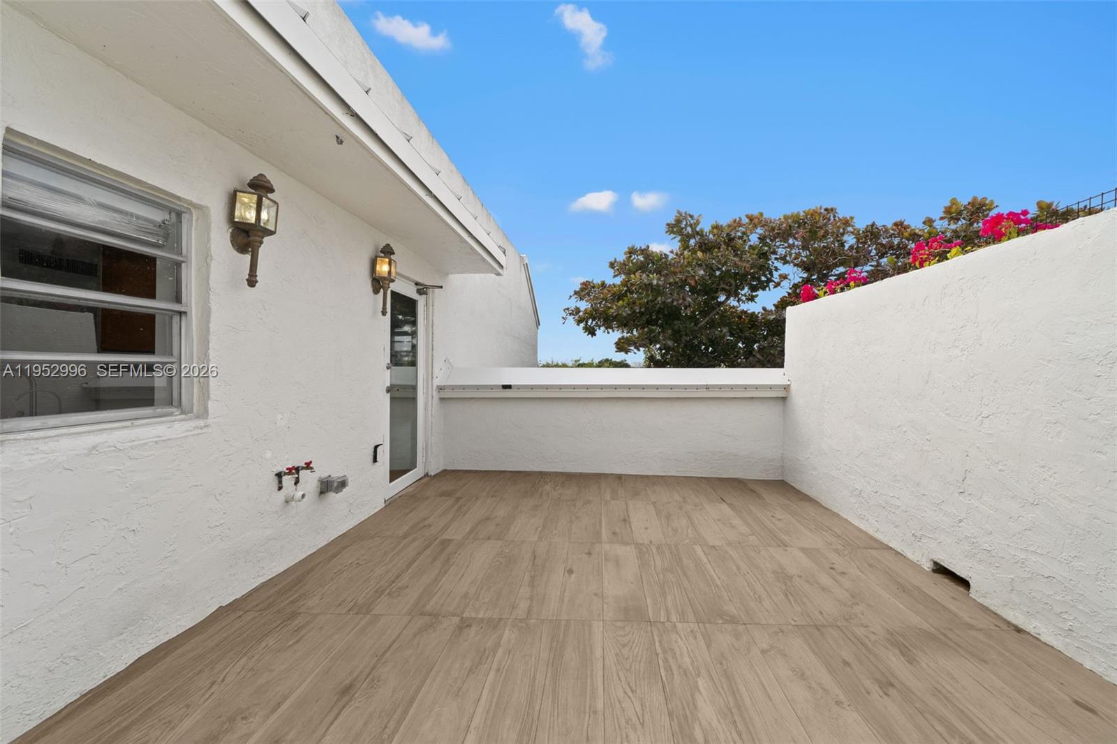 NIRVANA CONDO NO ONE COND - Residential