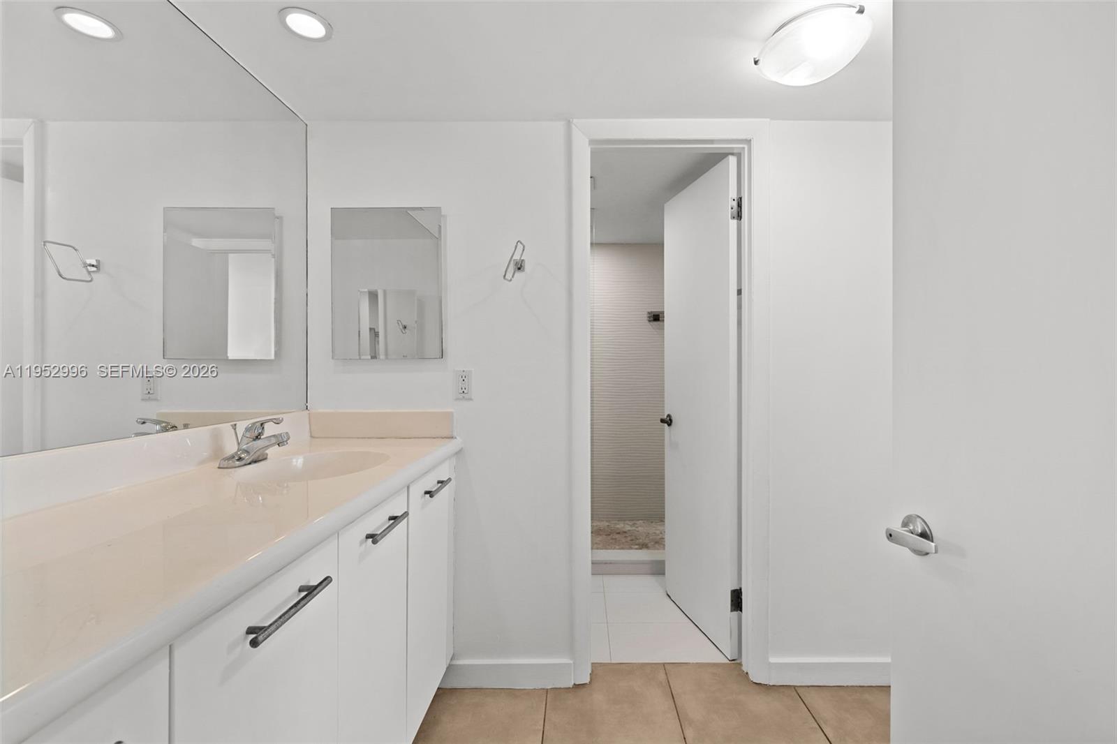 NIRVANA CONDO NO ONE COND - Residential