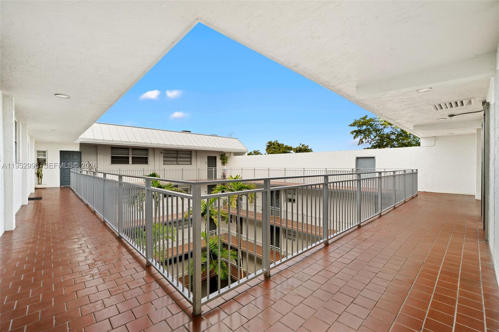 NIRVANA CONDO NO ONE COND - Residential