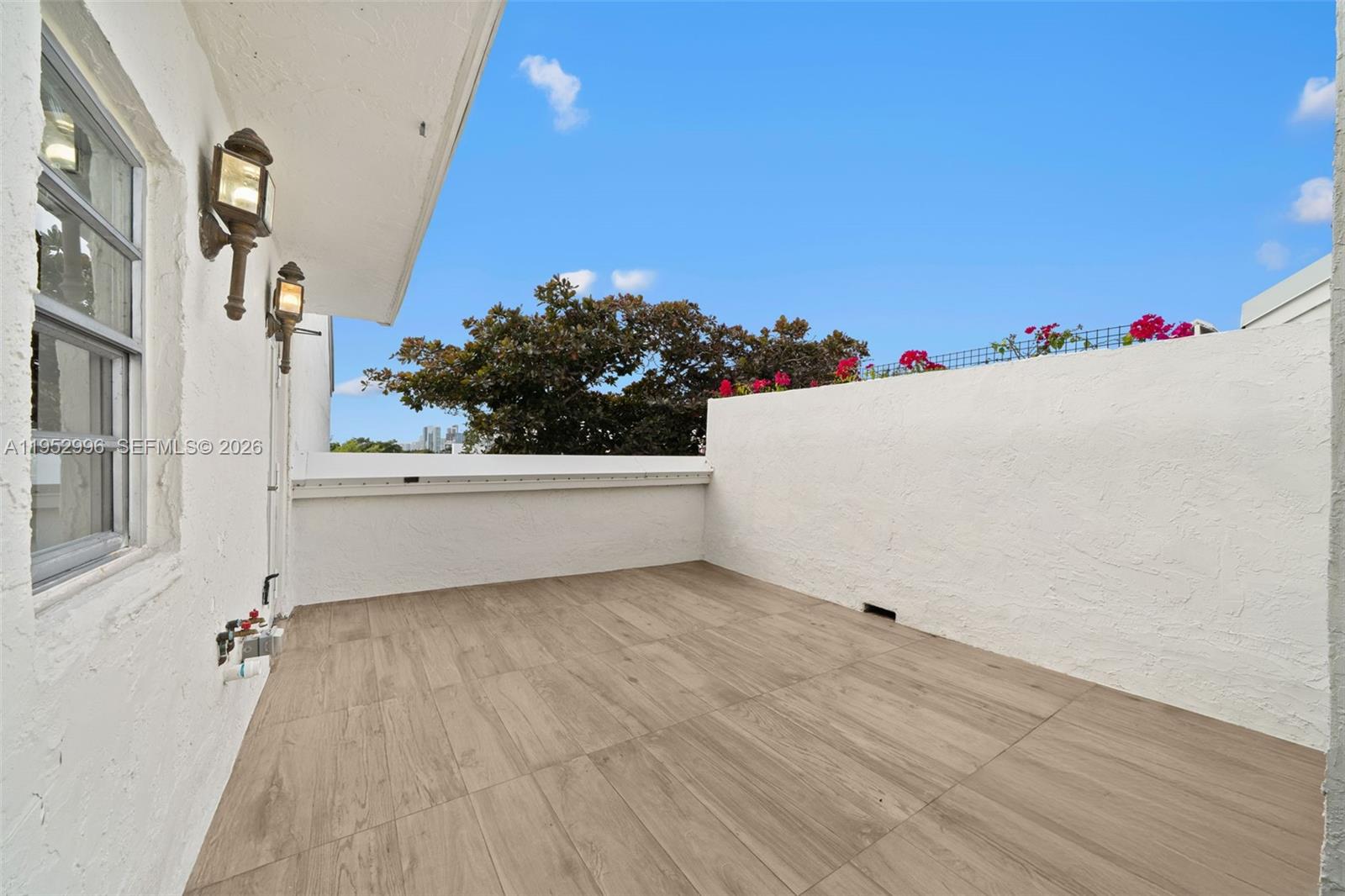 NIRVANA CONDO NO ONE COND - Residential