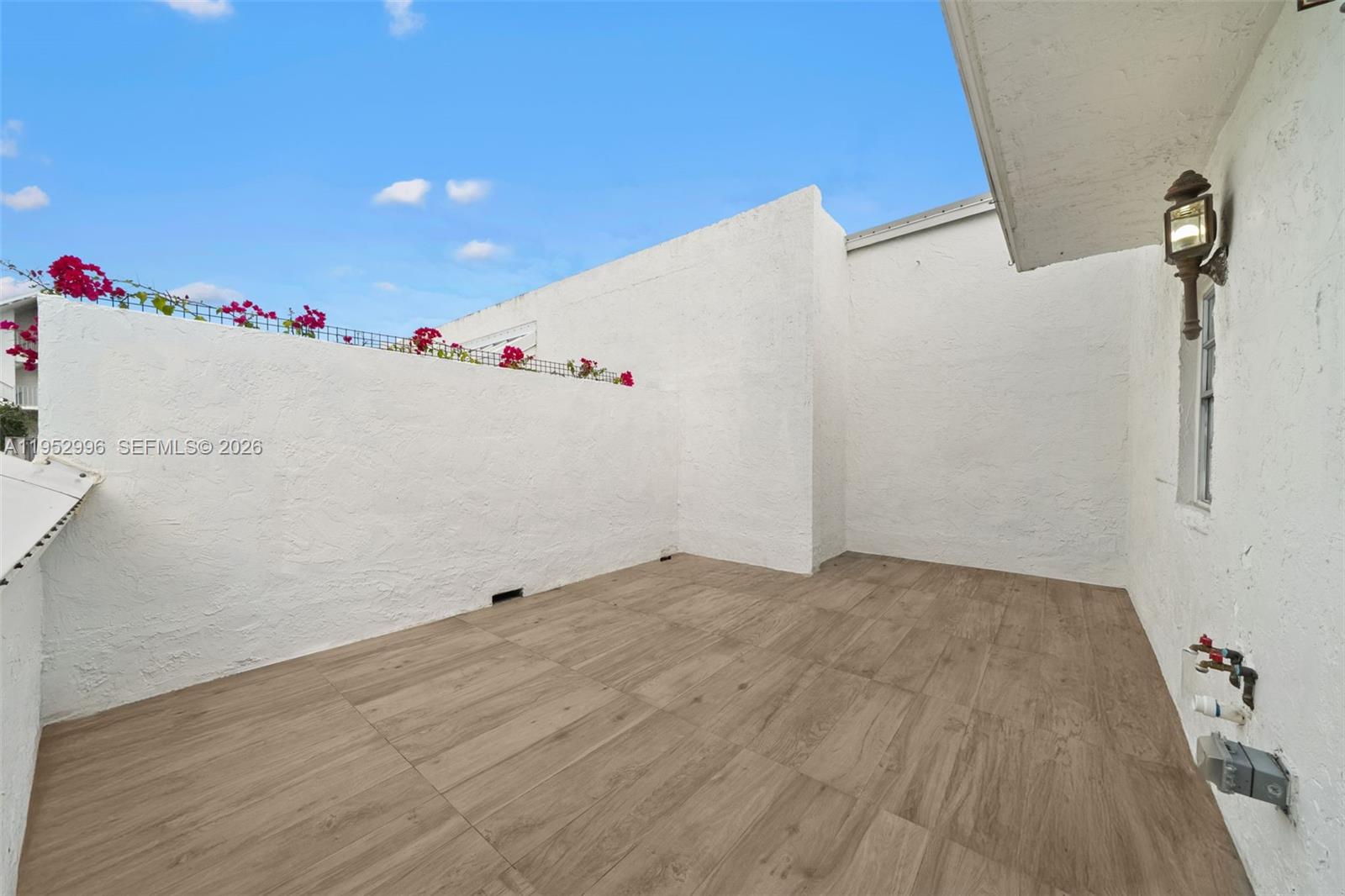 NIRVANA CONDO NO ONE COND - Residential