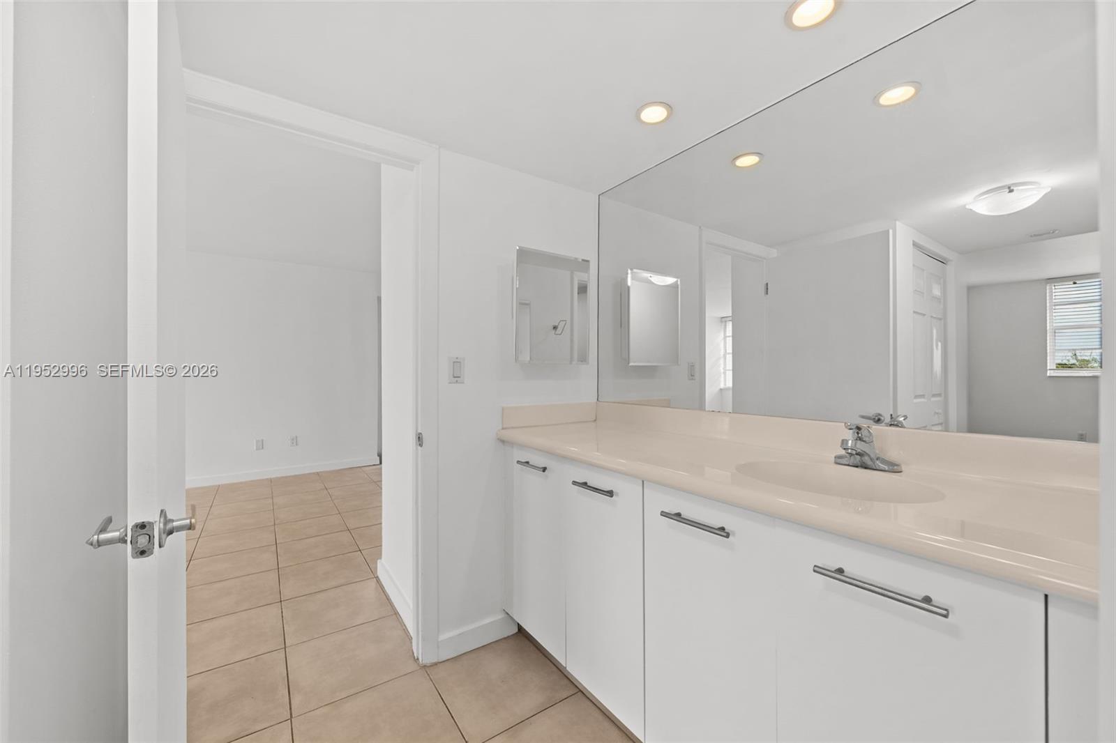 NIRVANA CONDO NO ONE COND - Residential